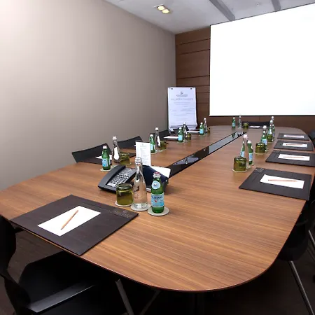 塔克西姆广场先锋酒店 4*