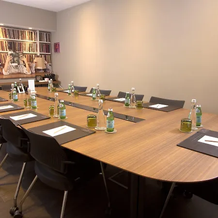 塔克西姆广场先锋酒店