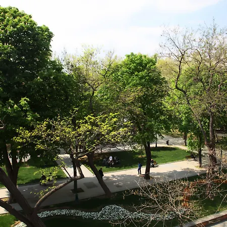 塔克西姆广场先锋酒店